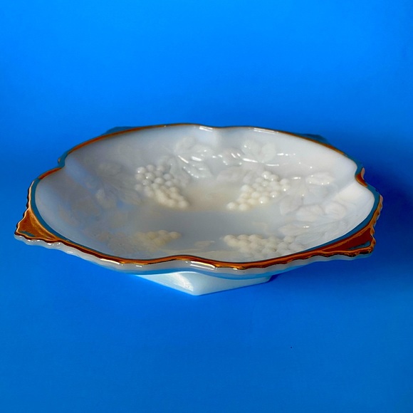 Vintage Milk Glass Anchor Hocking Pedestal Bowl - Picture 1 of 8